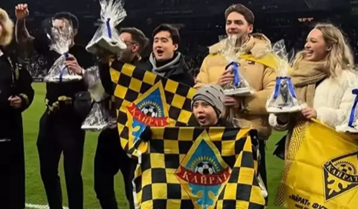 Видео вручения подарков фанатам «Кайрата» на матче с «Копенгагеном» растрогало соцсети