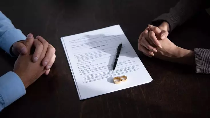 Ажырасқан кезде несие мен мүлік қалай бөлінеді?