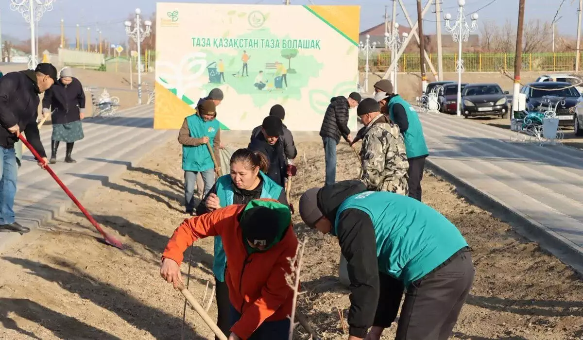 «Таза бейсенбі»: партия «AMANAT» провела масштабную уборку территорий в Казахстане