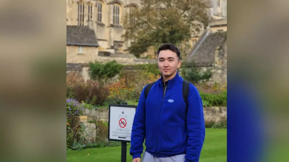 Казахский язык впервые преподает в Оксфорде казахстанец