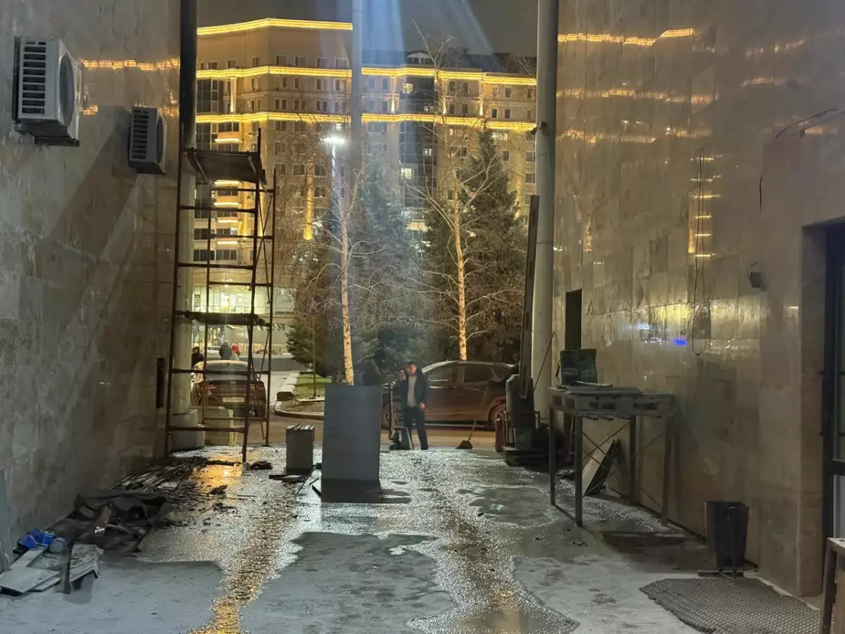 Пожар около Байтерека: опубликованы фото ЖК «Нурсая»