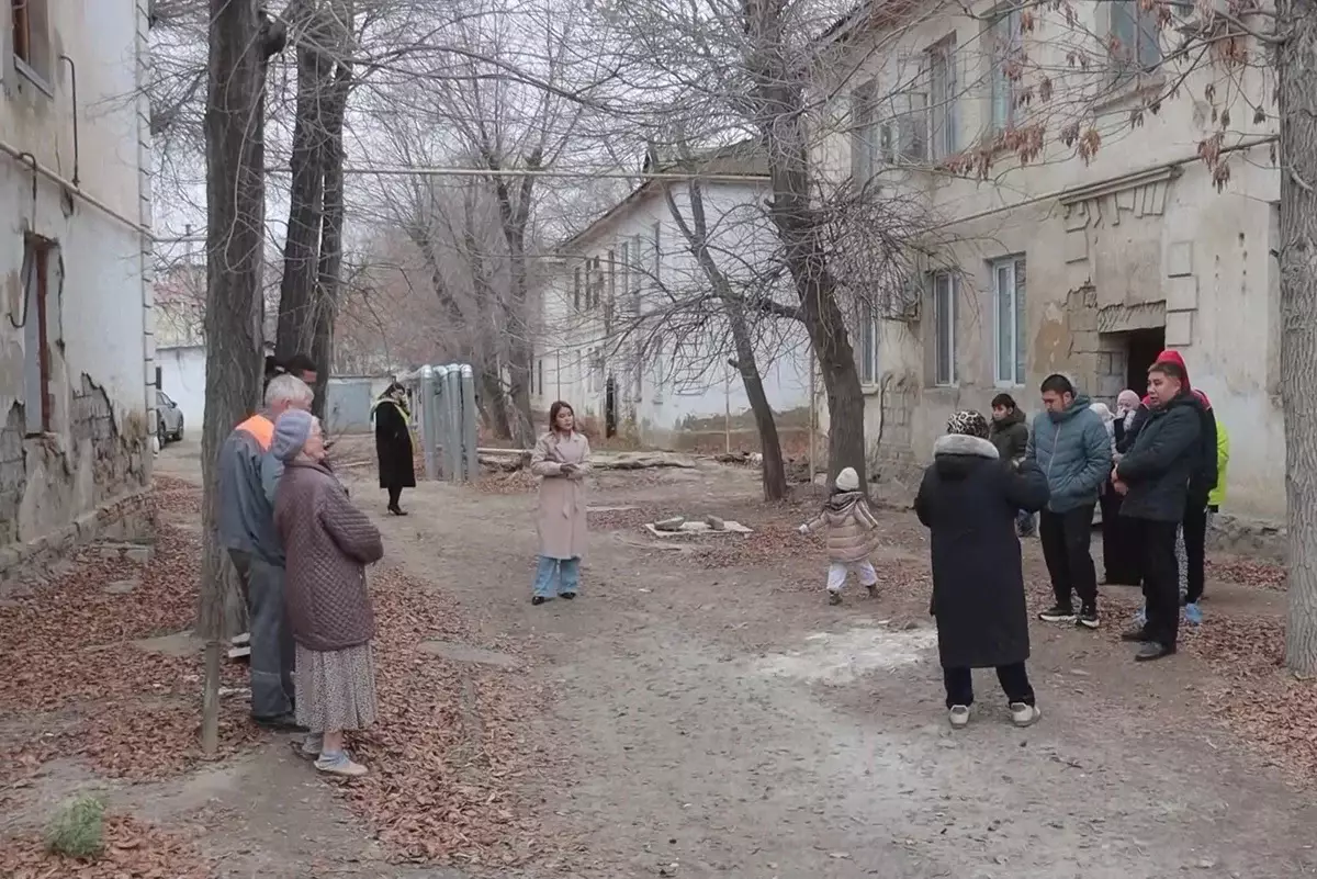Аварийное жилье: жители Атырау бояться остаться под завалами собственного дома