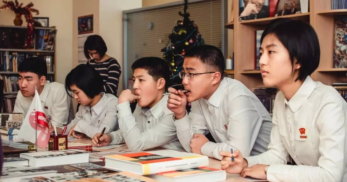  КХДР мектептерінде орыс тілі міндетті пәнге айналды 