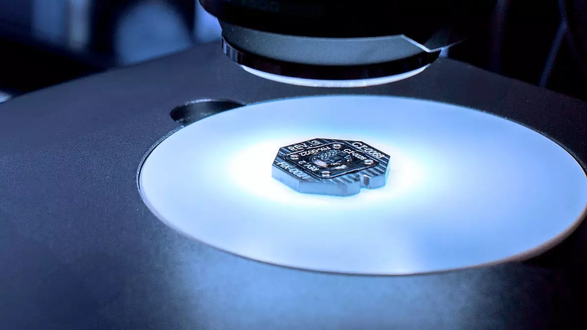 Полностью имплантируемый чип для мозга призван восстановить реальную речь.