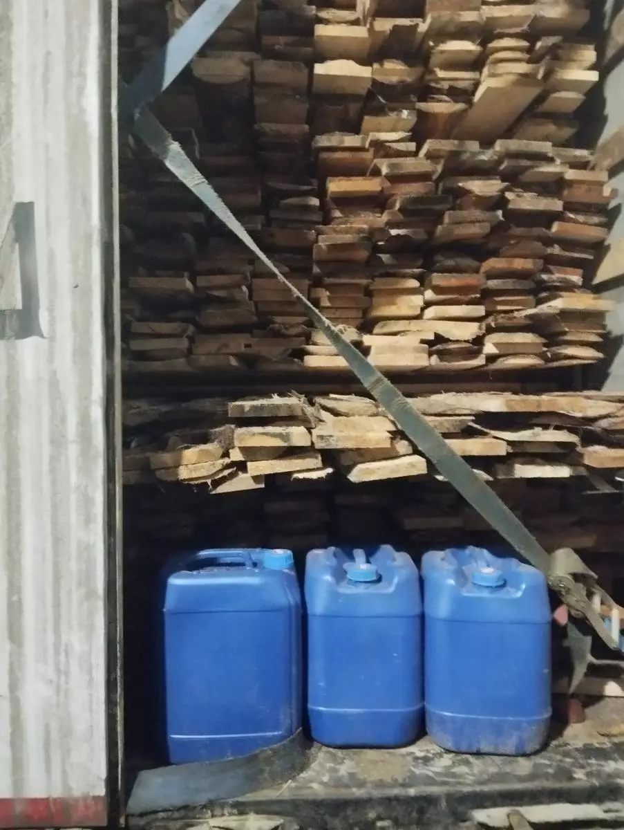 В Озинках не пропустили доски в Казахстан.