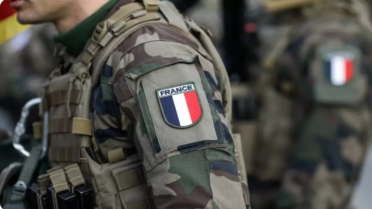 Франция ерікті әскери қызметті қайта жандандыруда