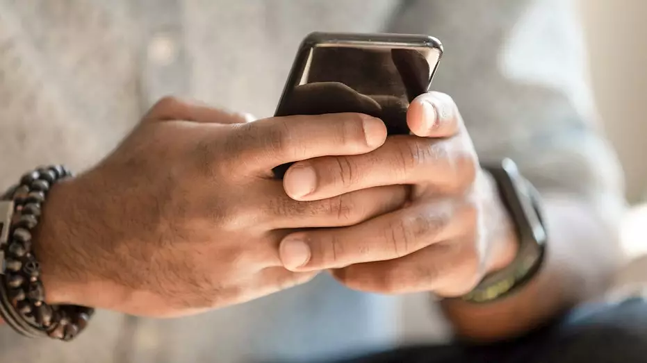 Исследование показало, что ИИ-чаты эффективно противодействуют антисемитским теориям заговора.