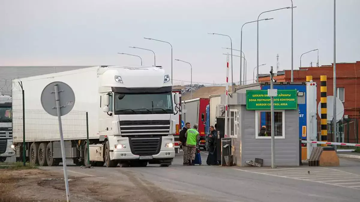 Путин объяснил проблемы с грузами на границе с Казахстаном (видео) - новости на Lada.kz 27.11.2025