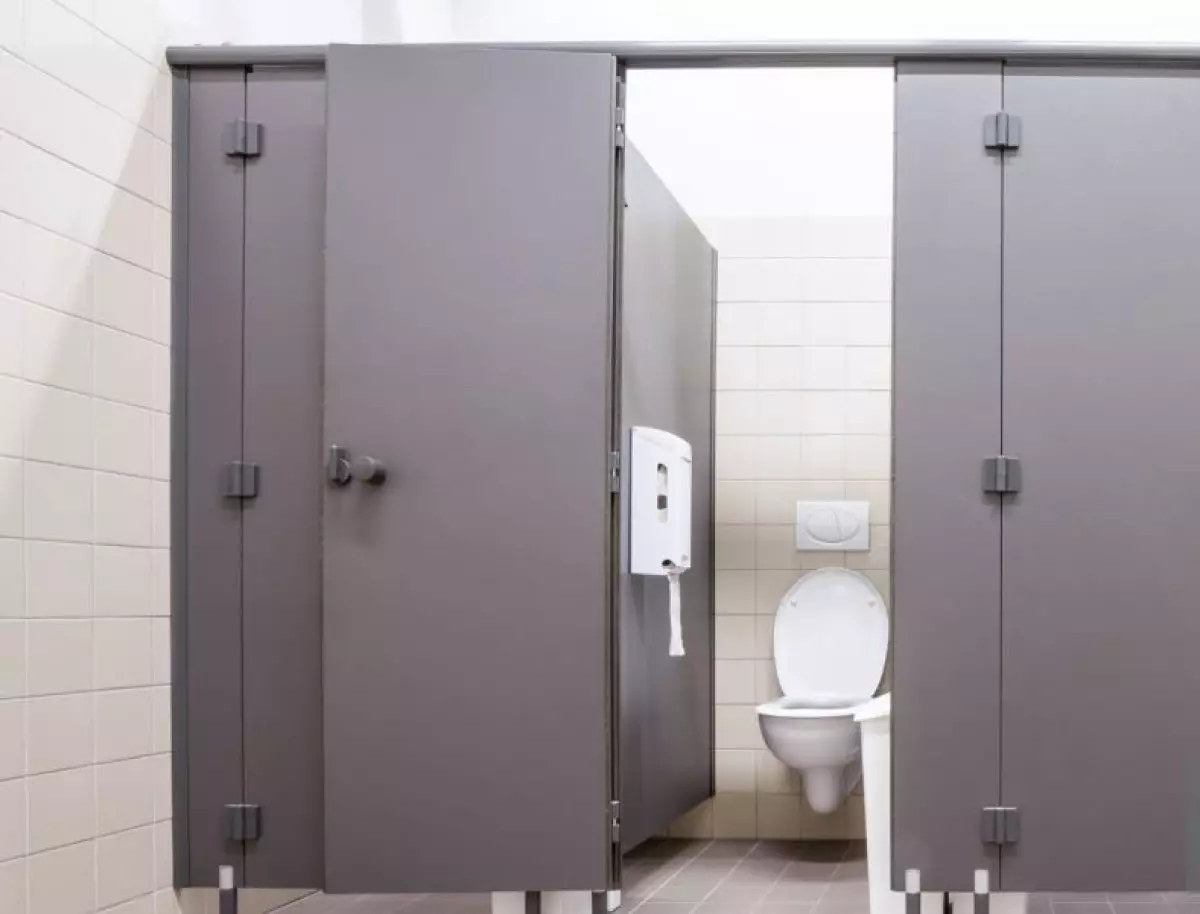 Госслужащий накачивал женщин мочегонными на собеседовании ради эксперимента