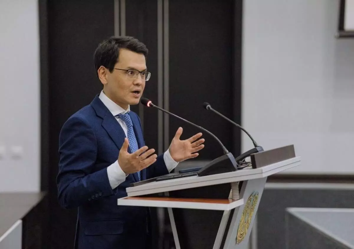 Председатель правления АО "Казахтелеком" поблагодарил отца за поддержку