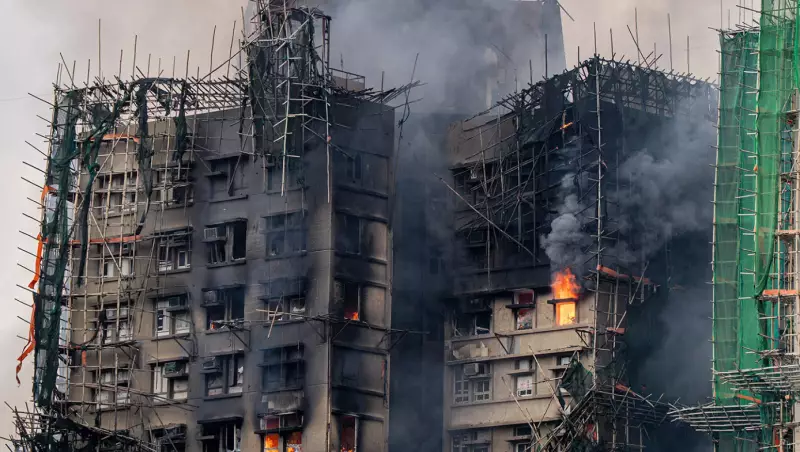 В Гонконге пожар не могут потушить сутки: число погибших растёт
