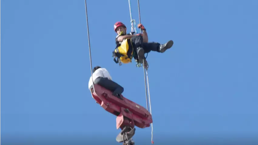 "Әдемі көріністің" әлегі: Израильде 300 метрлік кранға ілініп қалған жасөспірім құтқарылды