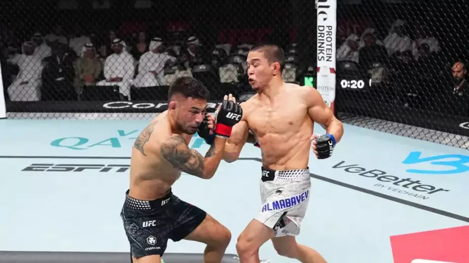 Асу Алмабаев признался о травме руки после победы на UFC в Катаре