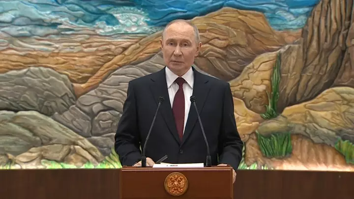 Путин заявил, что бюджет РФ теряет миллиарды из-за черного импорта через Казахстан.