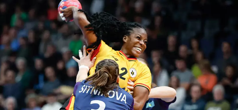 Сборная Румынии уверенно расправилась с командой Хорватии, Казахстан разгромно проиграл.