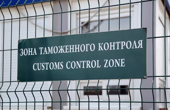 Таможня может начать конфисковывать ввозимые из Казахстана товары без документов.