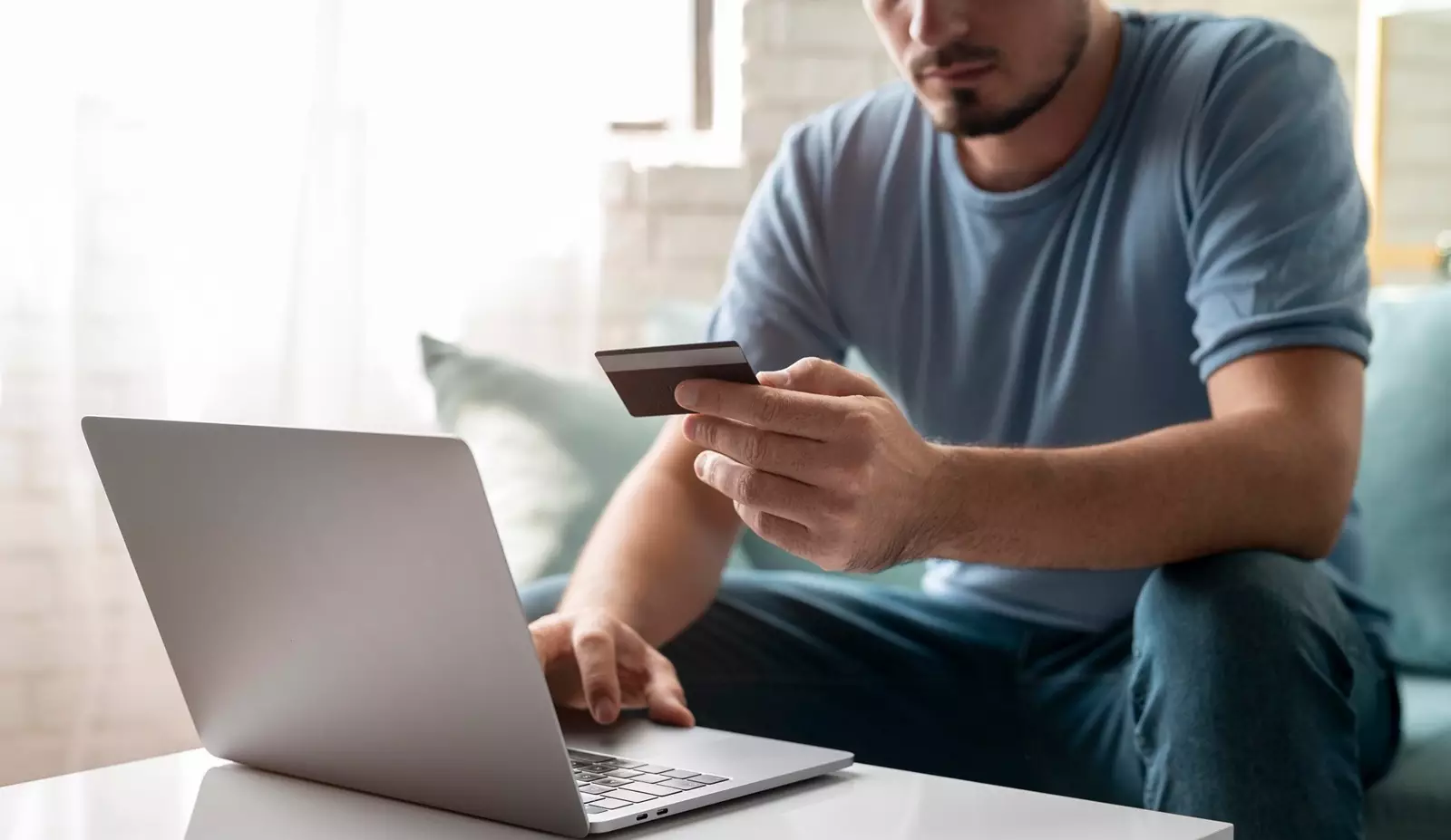 Десятки миллионов тенге кредитов оформил мошенник на 14 человек в Жетысу