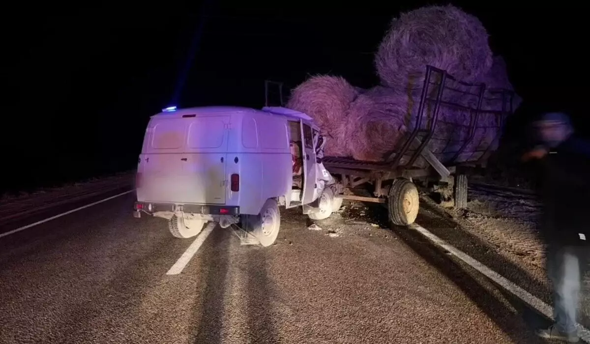 Павлодар облысында УАЗ көлігі шөп тиеген трактормен соқтығысып, бір адам қаза болды