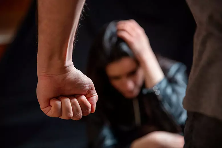 Мужчина избил сожительницу до перелома челюсти в Шымкенте