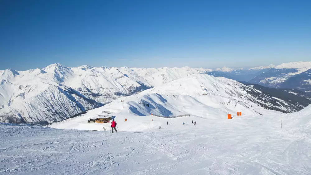 Альпі тауларында қар көшкіні астында қалған сегіз шаңғышы құтқарылды