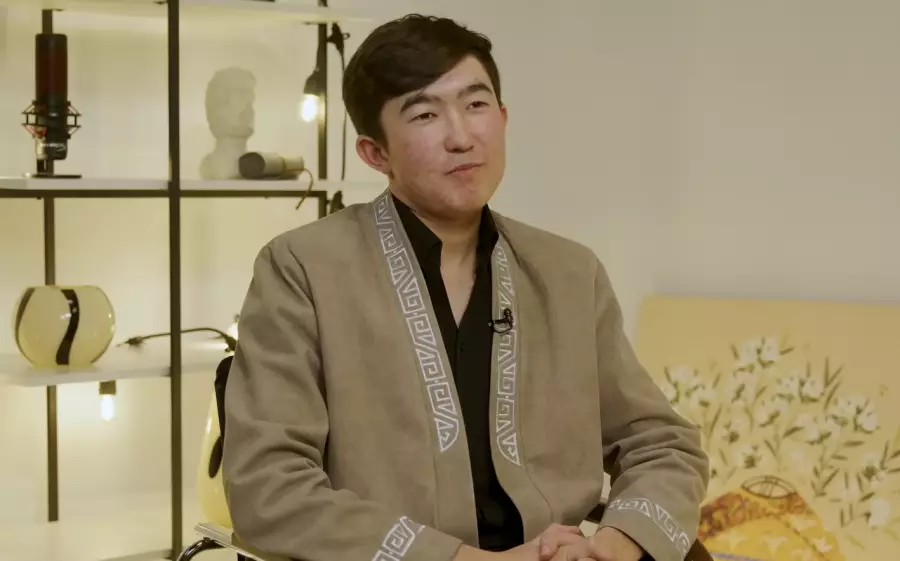 “От салғандар көп болды“. Қойшы бала атанған Айдос Кәден Жігер Ауыпбаевпен арадағы жайтты ашық айтты