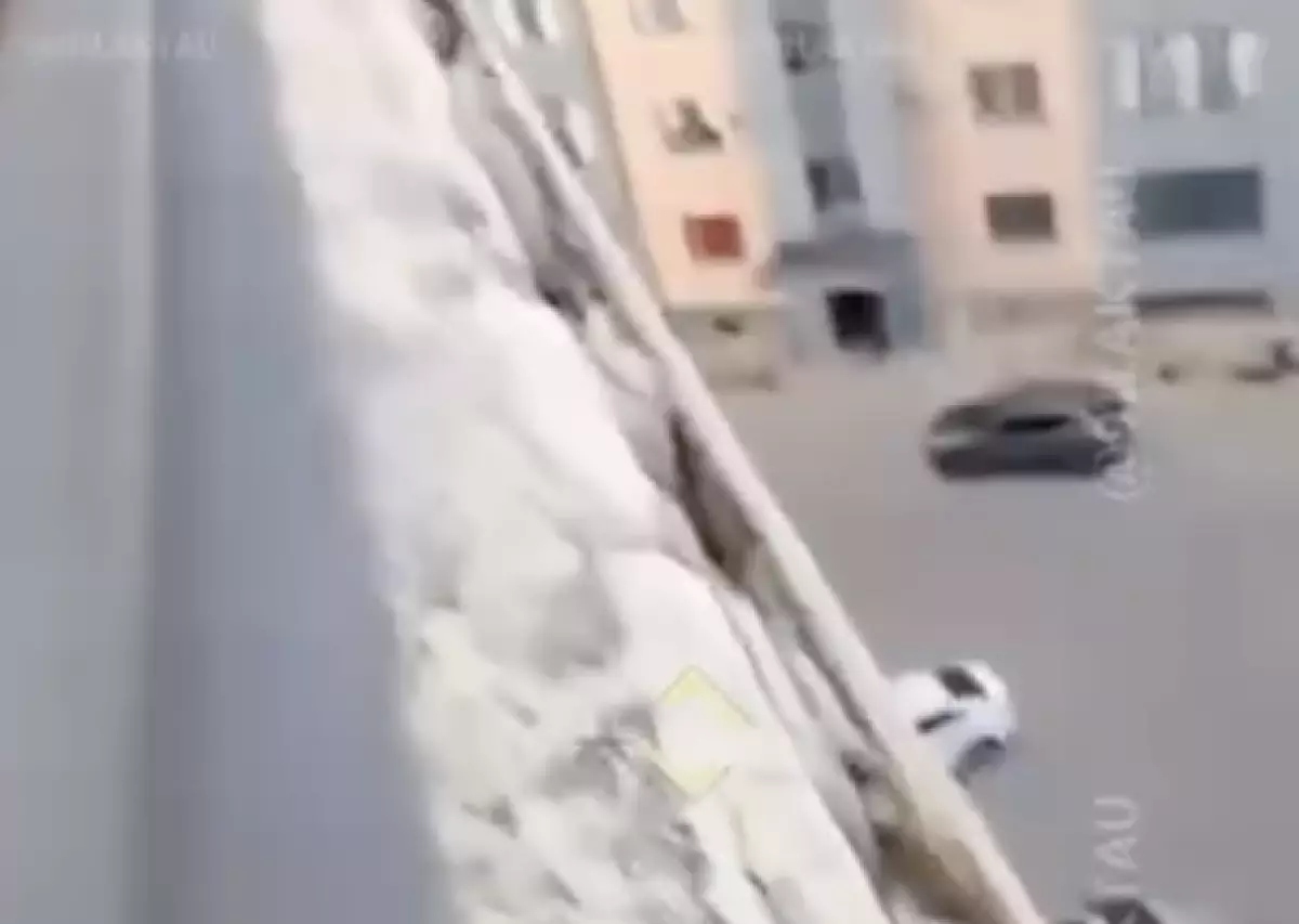 Ақтаудағы жаңа үй 2 жылға жетпей үгіліп жатыр