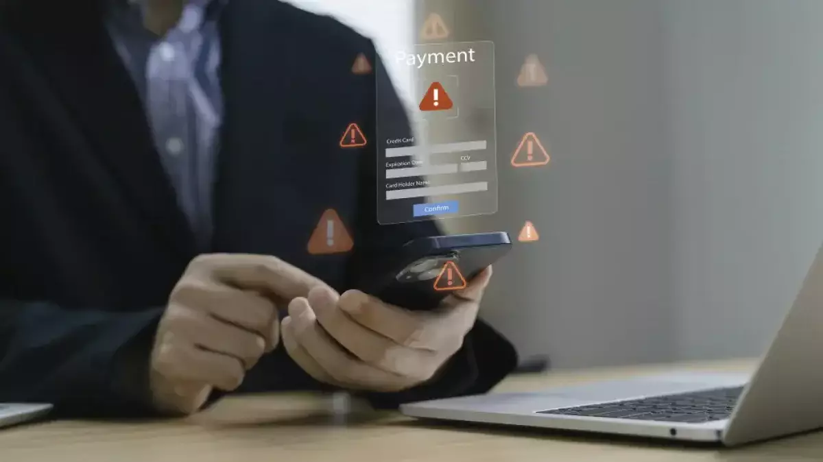 Мошенник оформил кредиты на 14 человек: ущерб превысил 40 млн тенге