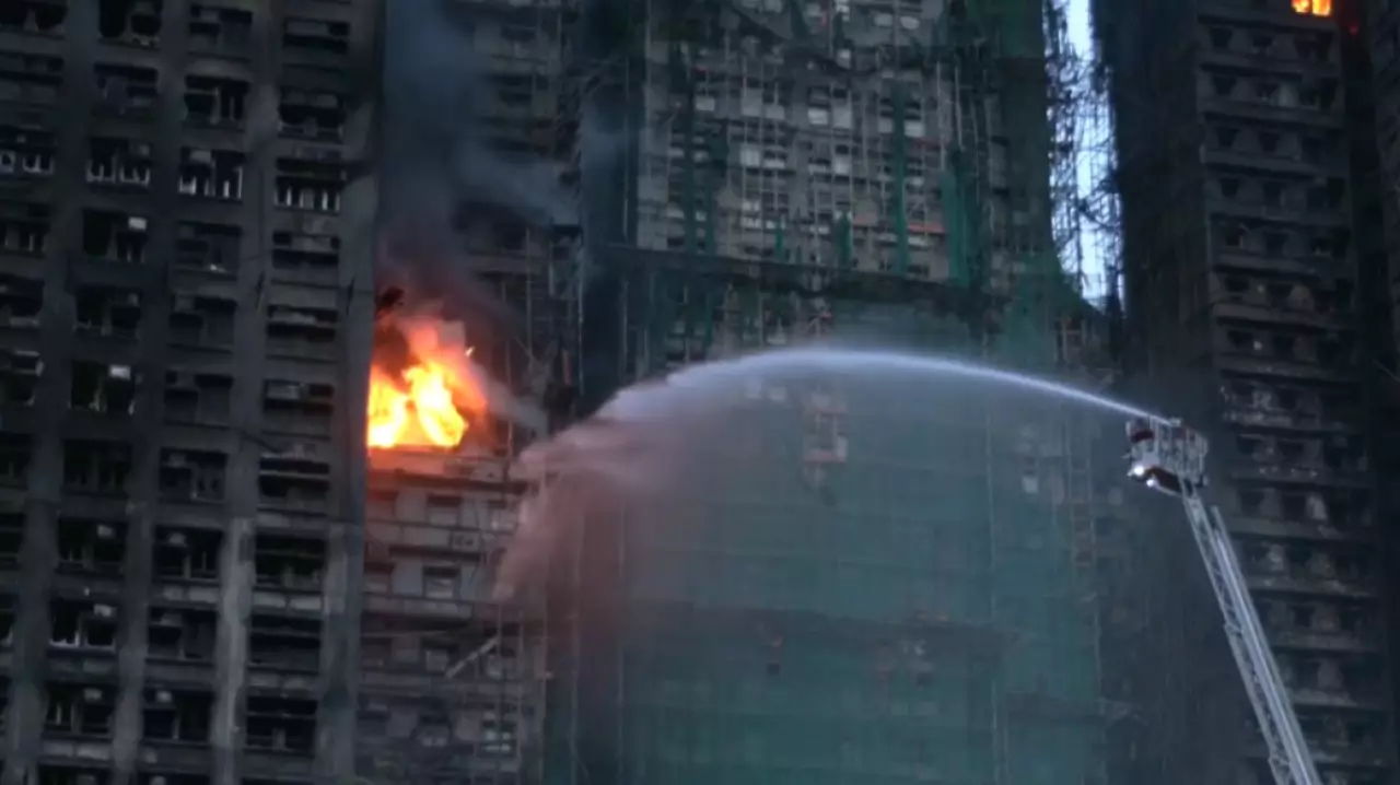 Число погибших в результате пожара в Гонконге возросло до 94 человек