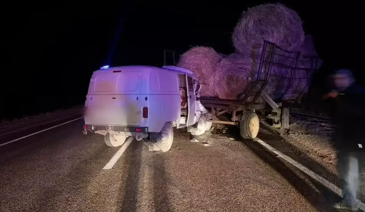 Жолаушы қаза тапты: Павлодар облысында УАЗ көлігі трактормен соқтығысты (ВИДЕО)