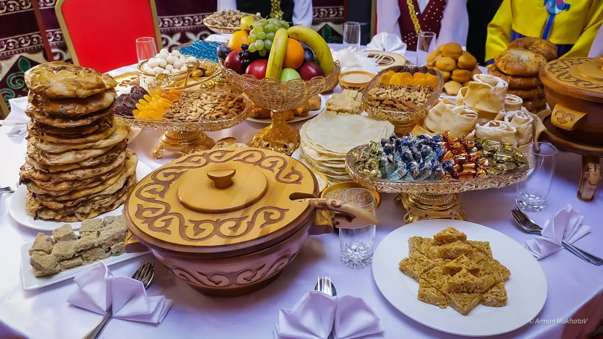 Жаңа талап: жаназа асында салат, торт, жеміс қоюға тыйым салынды