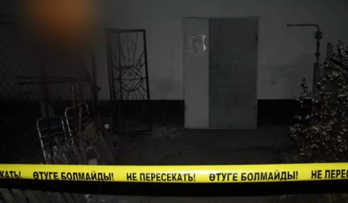 ШҚО-да ер адам 100-ге келіп қалған әжейдің үйіне басып кіріп, ақша талап еткен