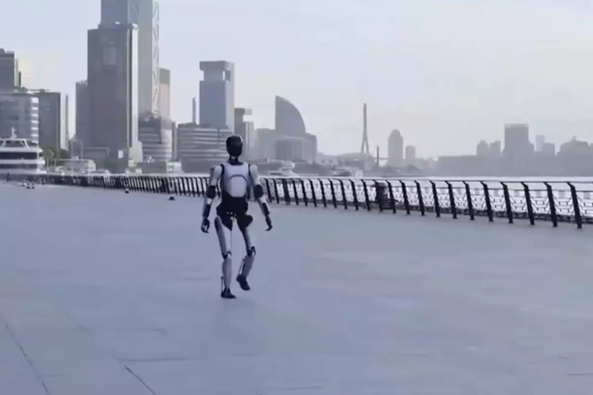 Китайский робот установил рекорд, пройдя пешком более 100 км