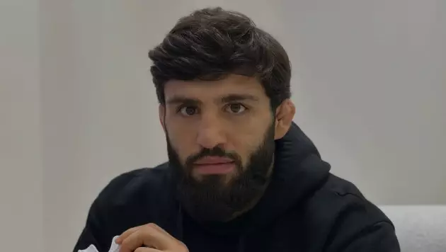 Лидер дивизиона потребовал объяснений от UFC: его представляет казахстанец