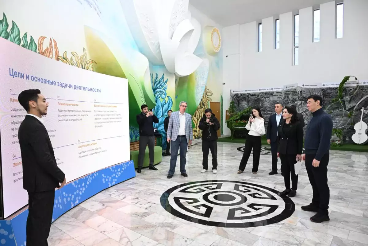 Дархан Сатыбалды Оқушылар сарайы мен Алматы музейінің жұмысымен танысты