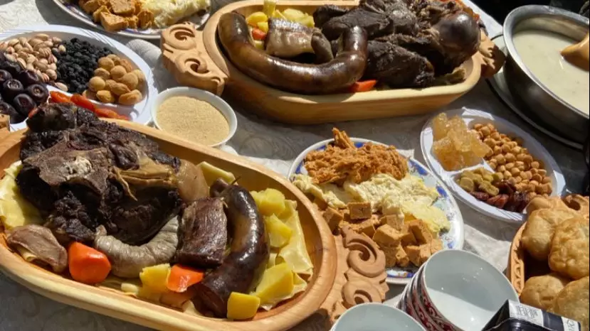 “Жарыс жасауға болмайды”: Енді жаназада артық салат, торт, бәліш, жеміс-жидек қоюға болмайды