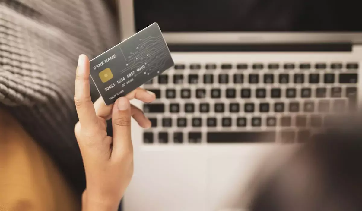 21-летняя девушка получила больше 400 переводов от наркосбыта на карту в Атырау