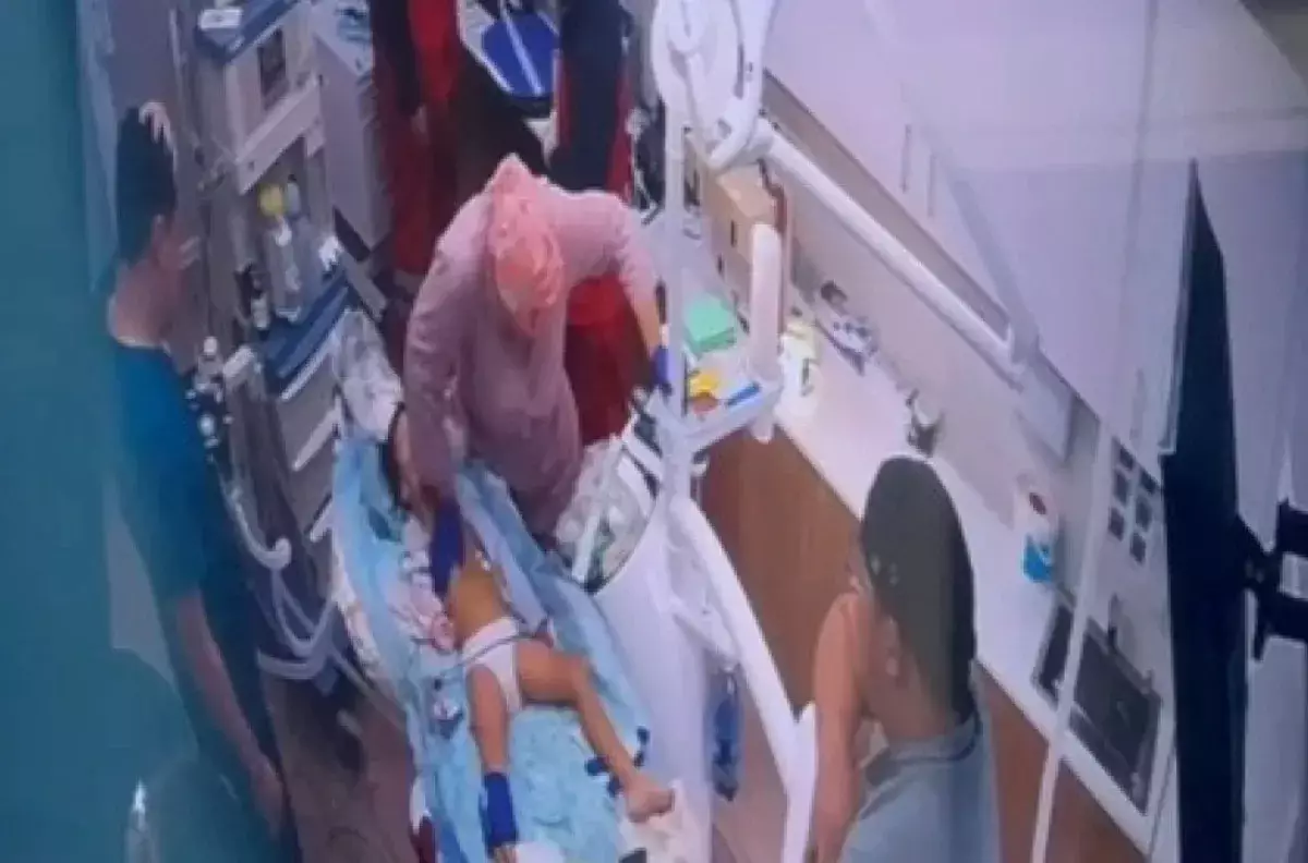 Стоматологиядағы 3 жасар қыздың өлімі: сотта оқиғаға қатысты сұмдық видео көрсетілді 