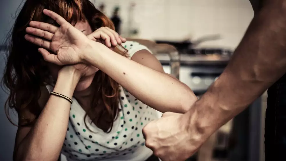 Әйелінің жағын сындырған ер адамға қатысты сот үкімі шықты