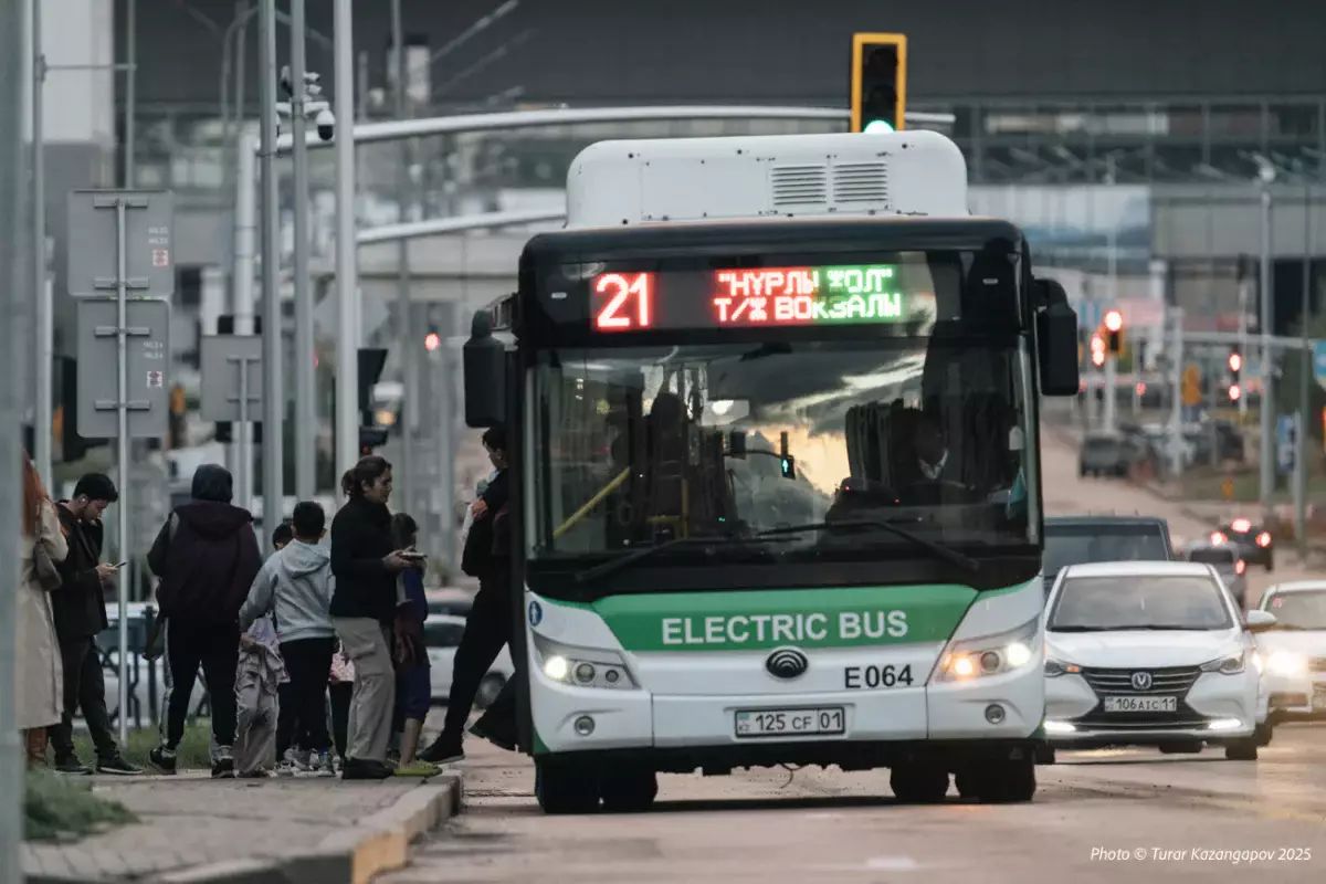 Пассажирки автобуса в Астане устроили драку из-за места