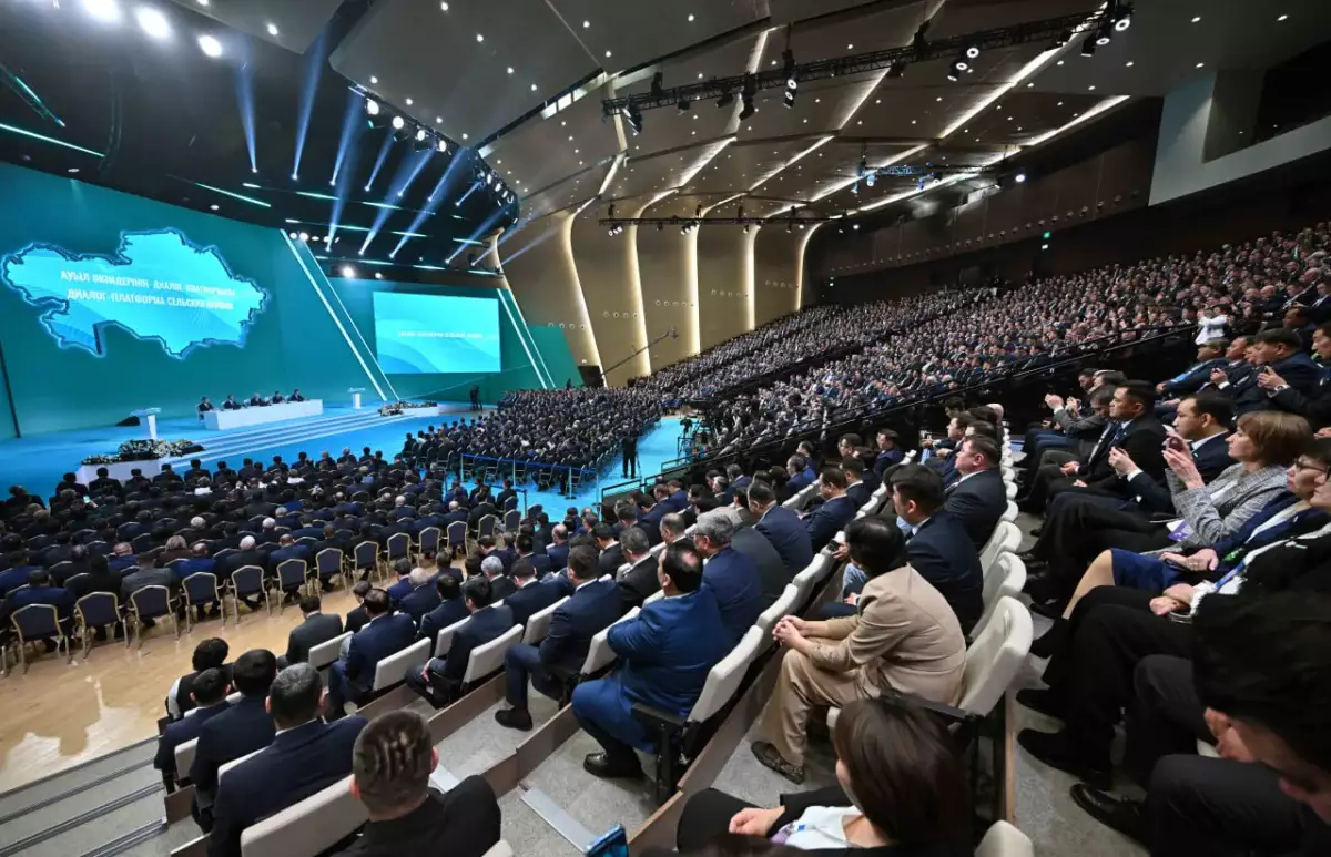 «Процесс обновления кадров проходит во всех ветвях власти и на всех уровнях» - Президент