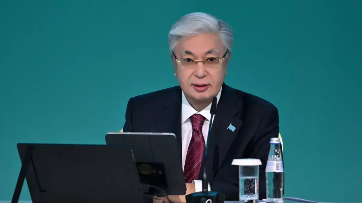 Тоқаев: Әкім – халықпен тікелей жұмыс істейтін мемлекеттік қызметші