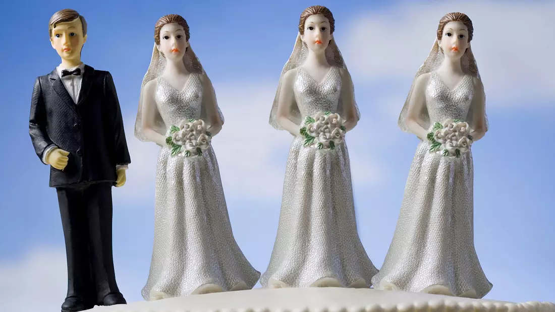 Дінбасы тоқал және екінші әйел алуға тыйым салды