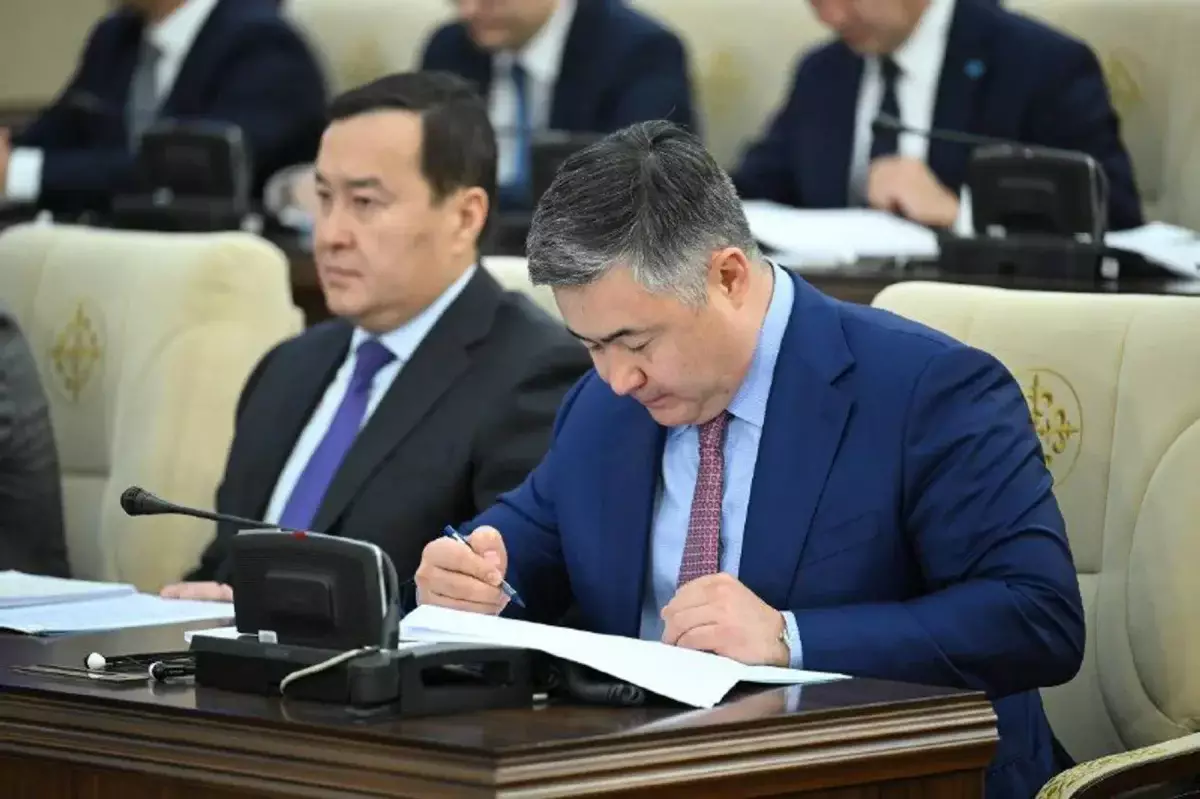 Глава Нацбанка прокомментировал слухи о миллиардных премиях