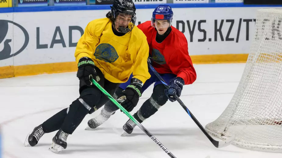 Сборная Казахстана по хоккею объявила состав на ЧМ среди молодежи