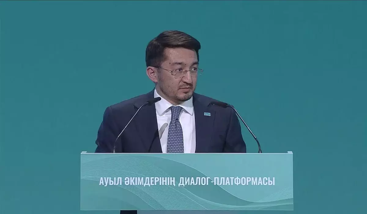 Тоқаев әйел әкімнің сөзінен кейін министр Мәдиевті орнынан тұрғызды (ВИДЕО)