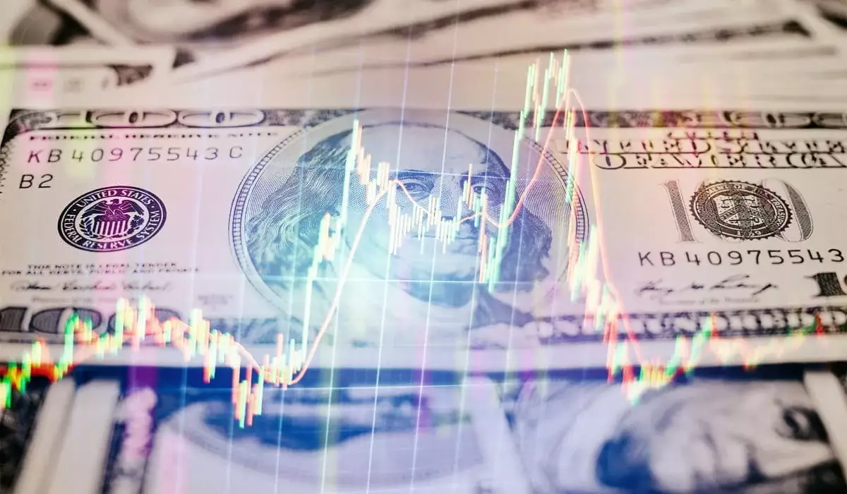 До 512 тенге упал официальный курс доллара в Казахстане