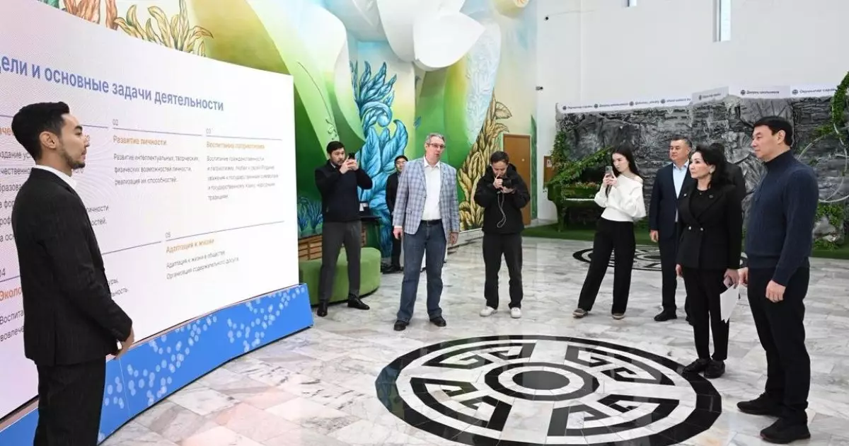  Алматы әкімі Дархан Сатыбалды Оқушылар сарайы мен Алматы музейінің жұмысымен танысты 