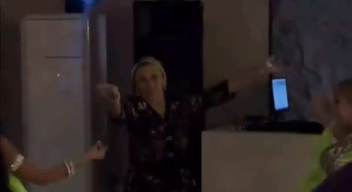 Апашка пыталась повторить танец живота на тое в Алматы