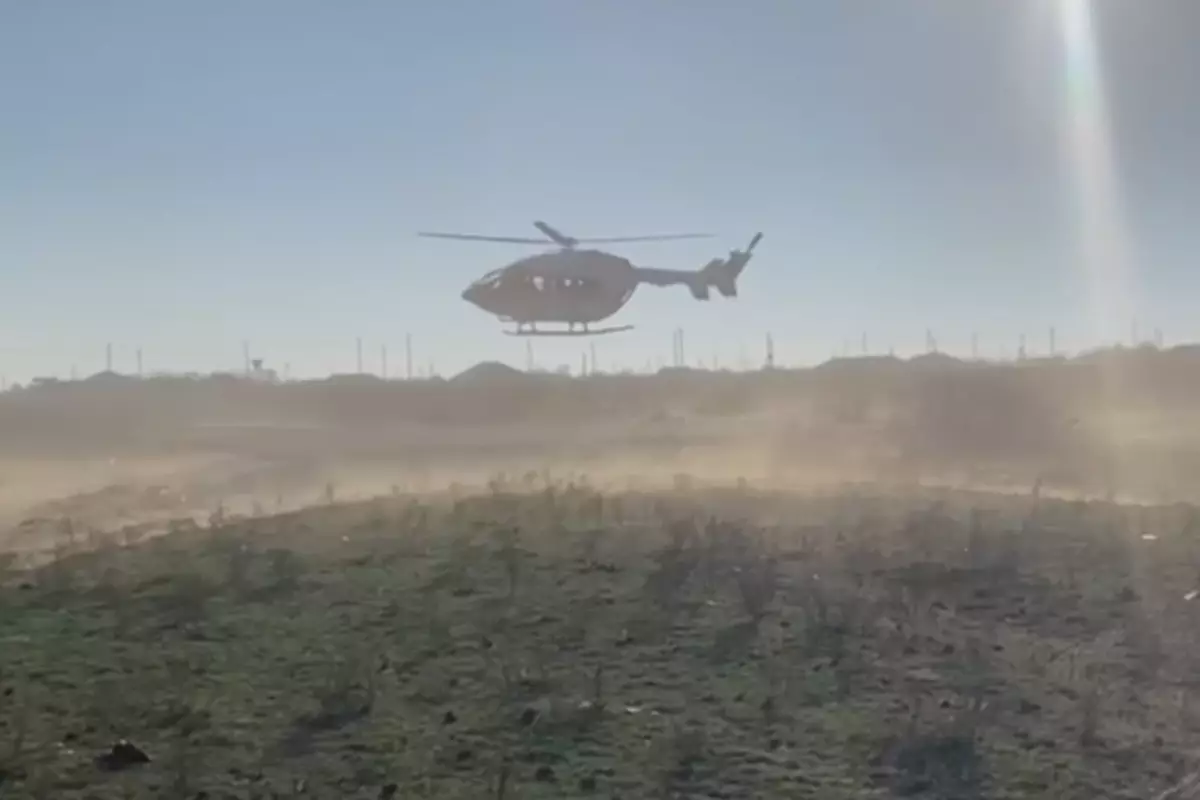 Экстренная эвакуация: вертолёт доставил пациента из Курмангазинского района в Атырау