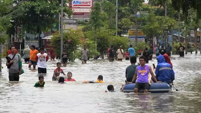 Апат! «Қаза болғандар саны 94-ке жетті»: Индонезиядағы сел салдары әлем халқын дүрліктірді (ВИДЕО)